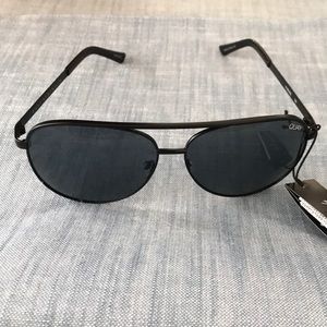 New Quay black Vivienne sunglasses.